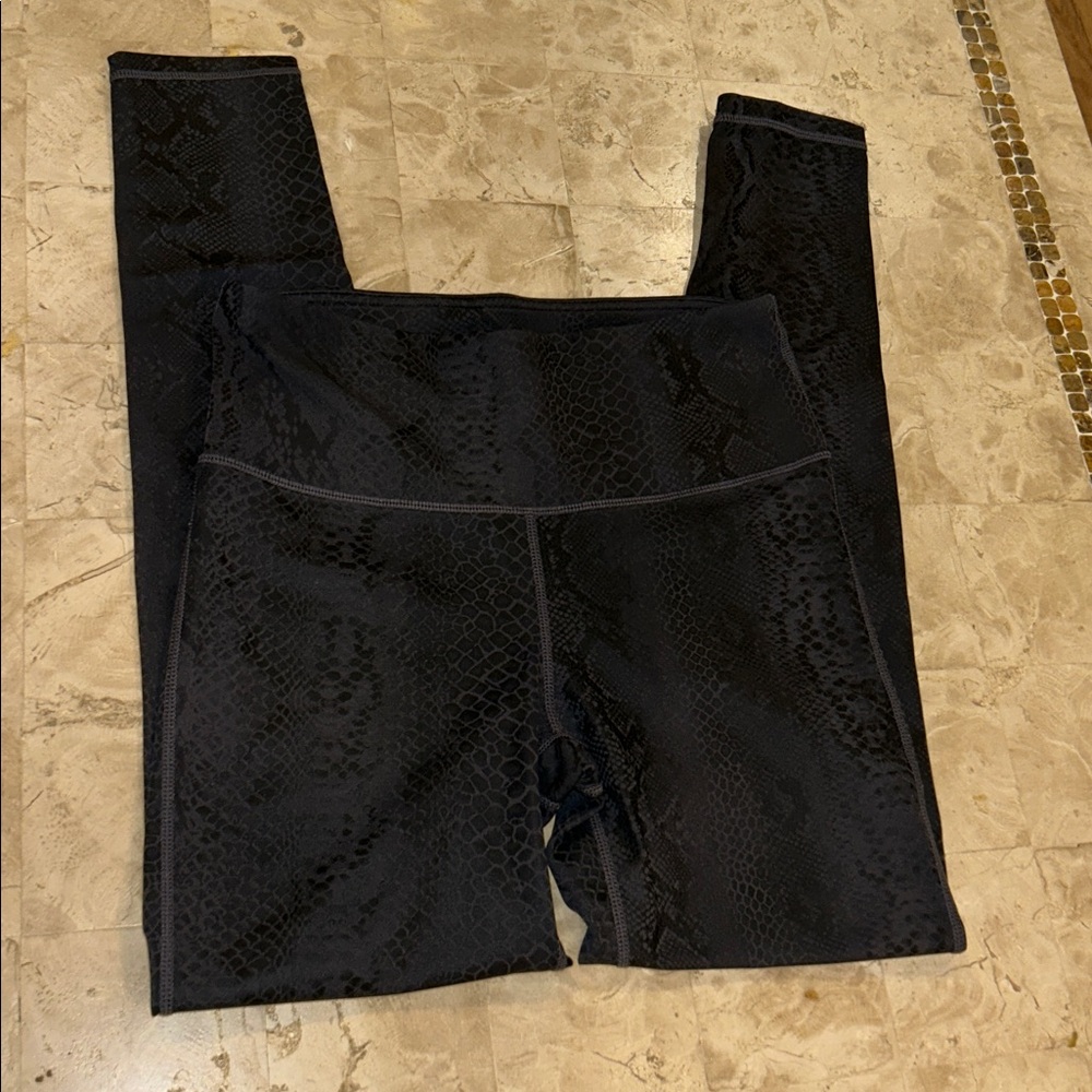 Mono B Black Snakeskin High Waist Ankle Length Leggings Women’s Size S‎